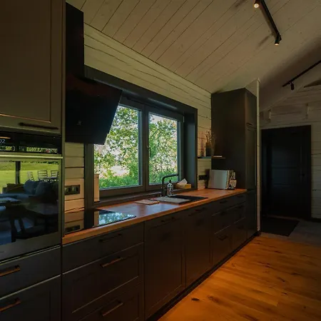 Metsa Puhkemaja بيت للعطل Tahkuranna