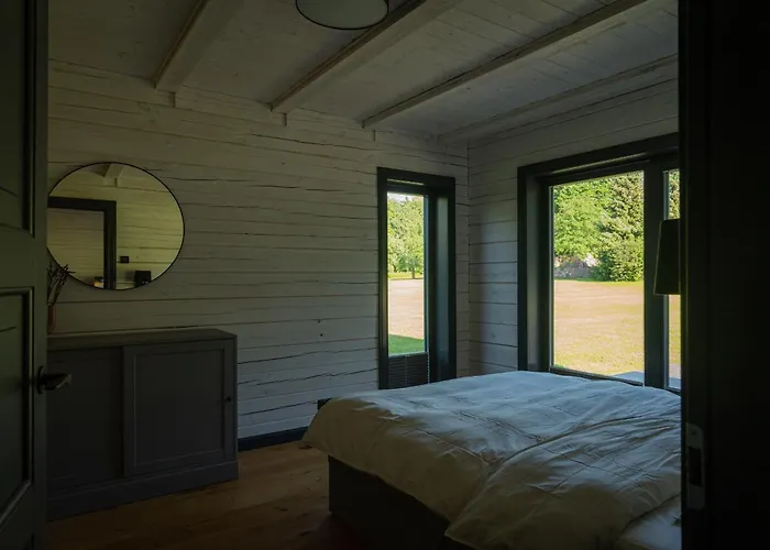 Metsa Puhkemaja * Tahkuranna